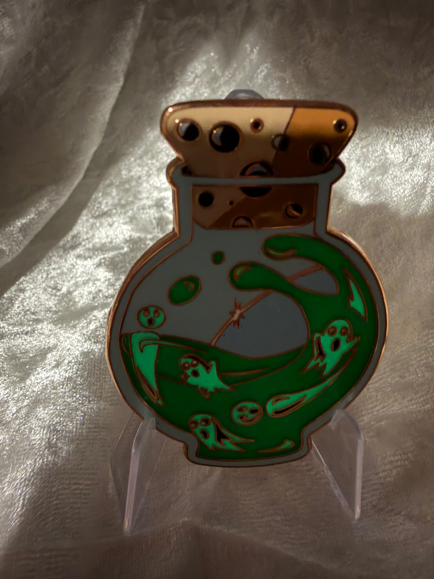 Green Potion Bottle Ghost Fantasy Pin Le 20 By Bendiesticks