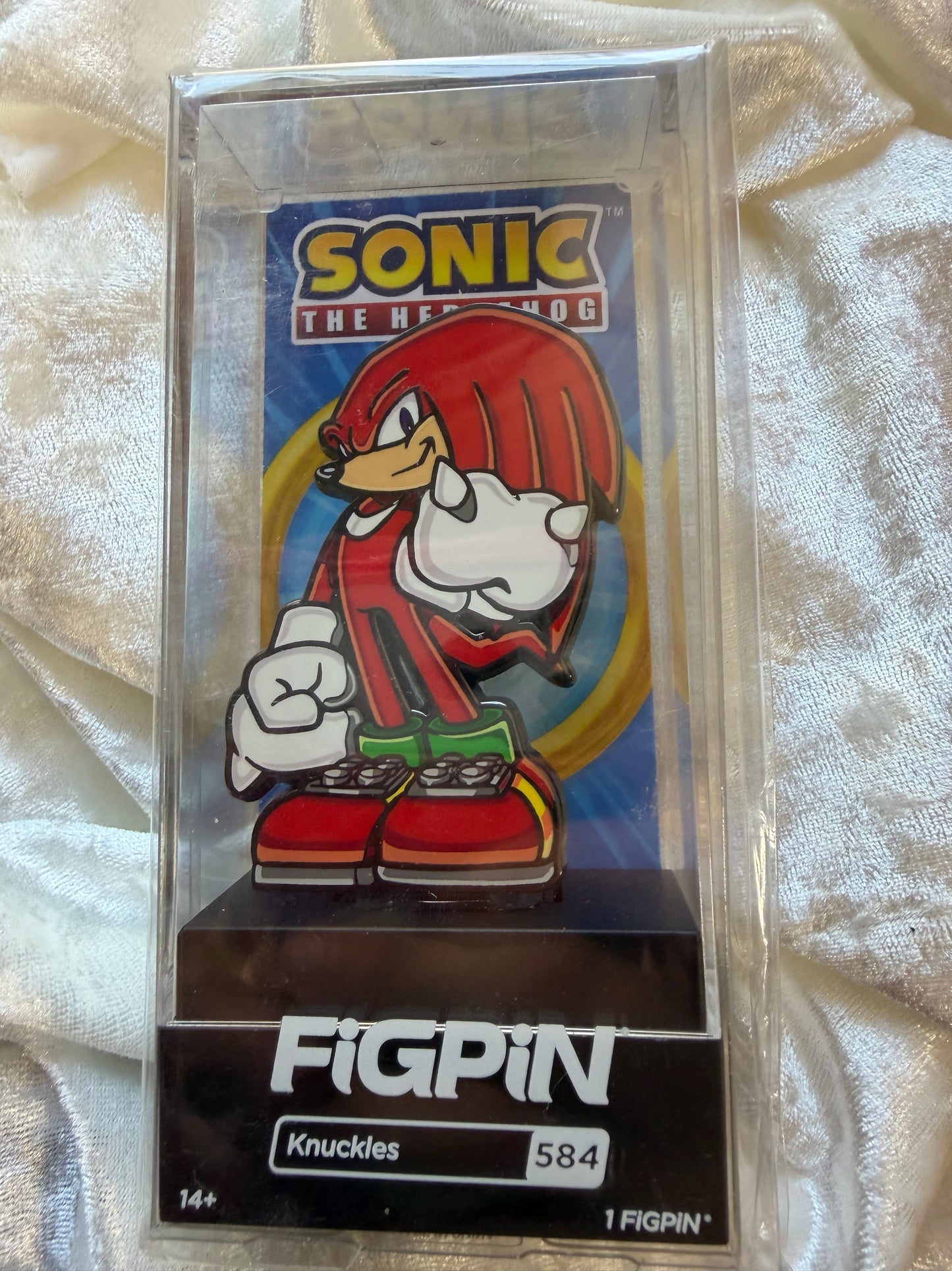 Knuckles FiGPiN #584 Sonic The Hedgehog LE 2000 collectible pin (2021 Release) in display box