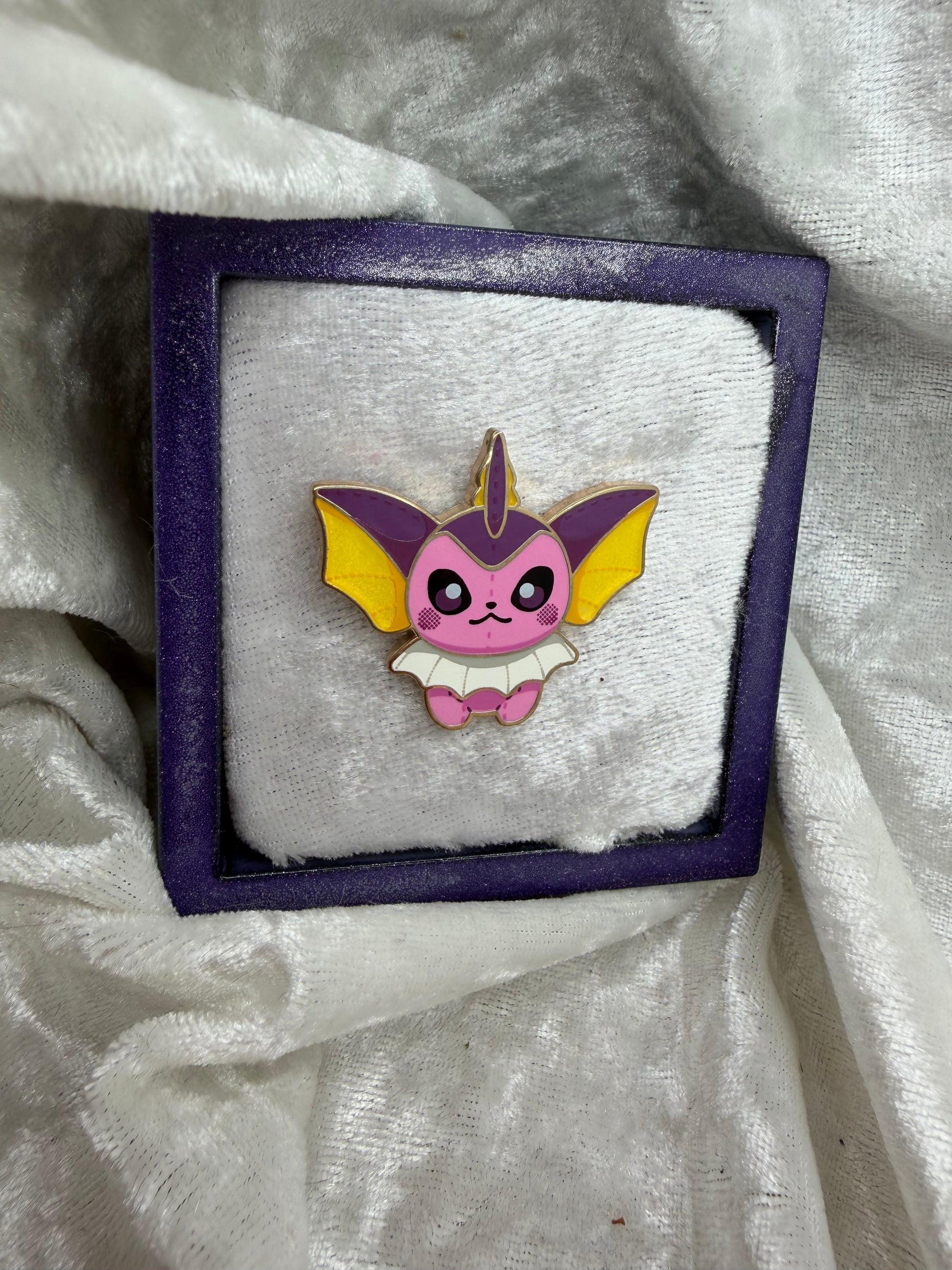 Fan made by PenguChan Studios PlushéMon Series 1 Shiny Vaporeon approx 1.1 inch hard enamel pearl screen print companion pin single post blind bag 2/69 pull rate