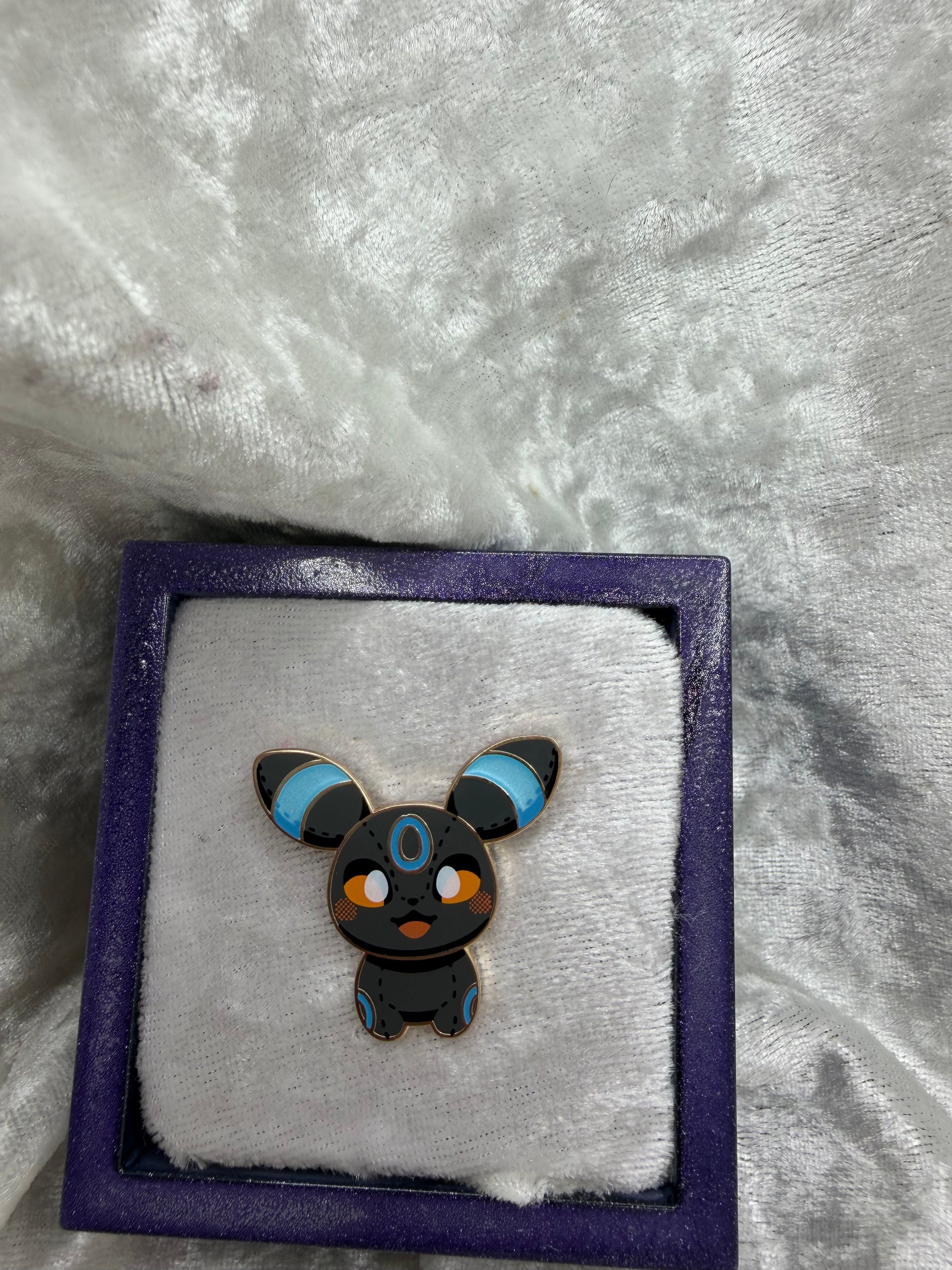 Fan made by PenguChan Studios PlushéMon Series 1 Umbreon Blue approx 1.1 inch hard enamel pearl screen print companion pin single post blind bag 2/69 odds