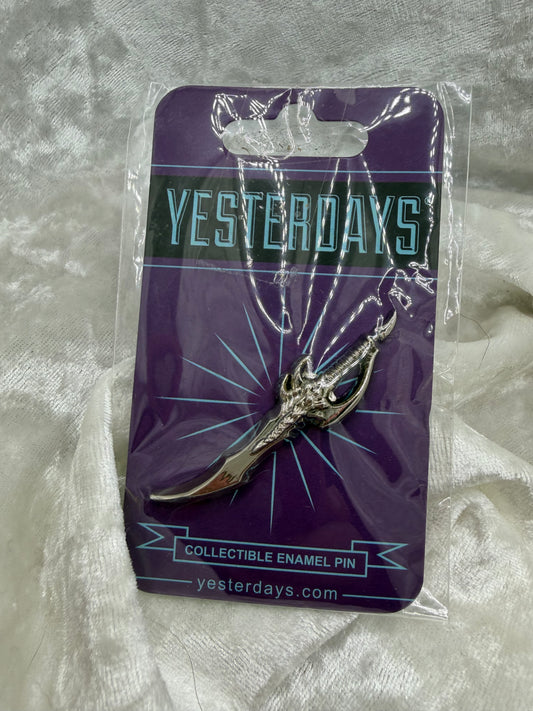 Fan made by Yesterdays Pins SDCC 2025 exclusive 2.00 inch die struck polished silver plated lapel pin Venom Fang from Kung Pao Enter the Fist black rubber backers