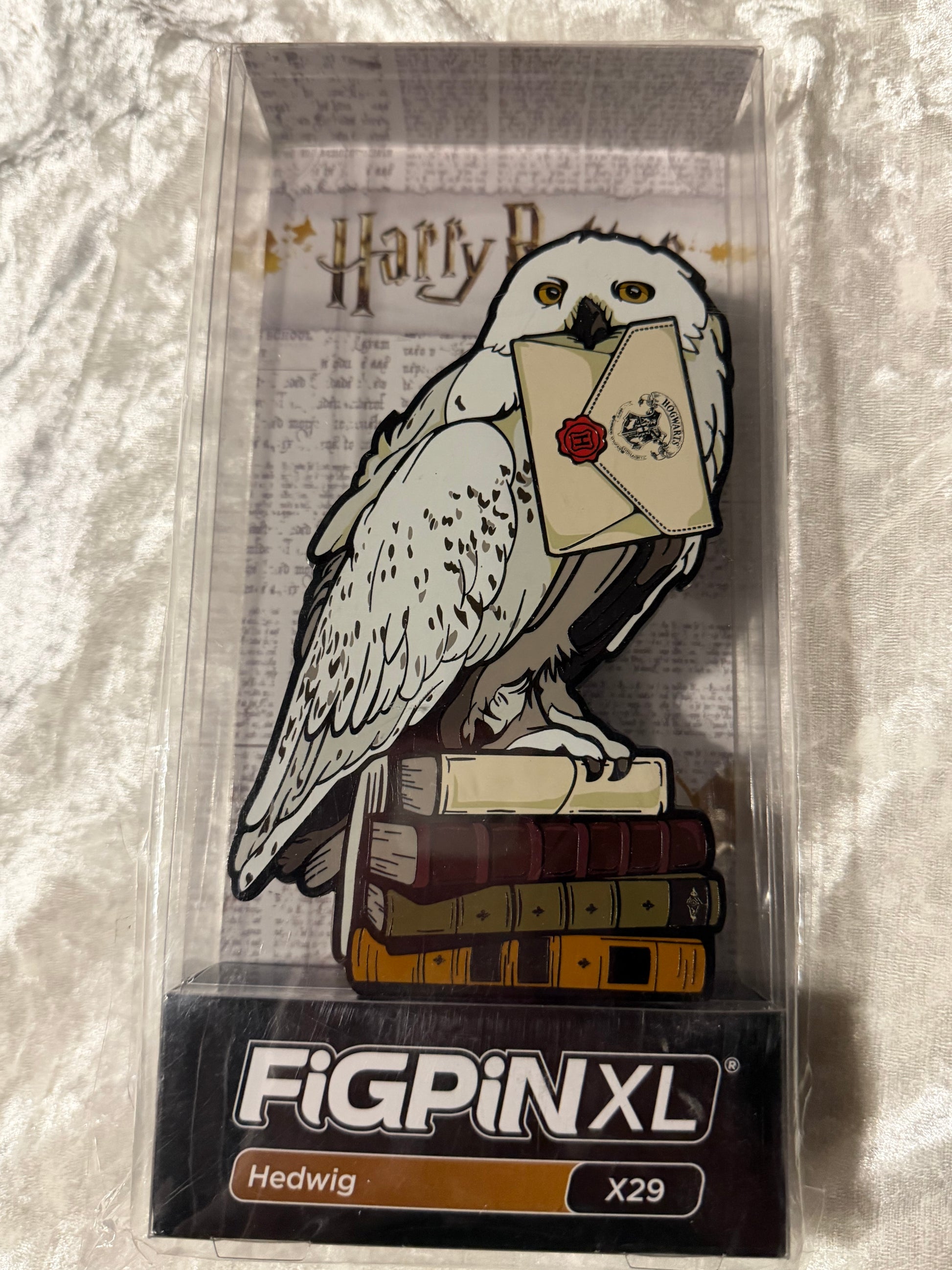 Hedwig FiGPiN XL #X29 Harry Potter NYCC 2019 LE 750 exclusive collectible pin (The Orphanage Collection, Locked Like New) in soft plastic display box