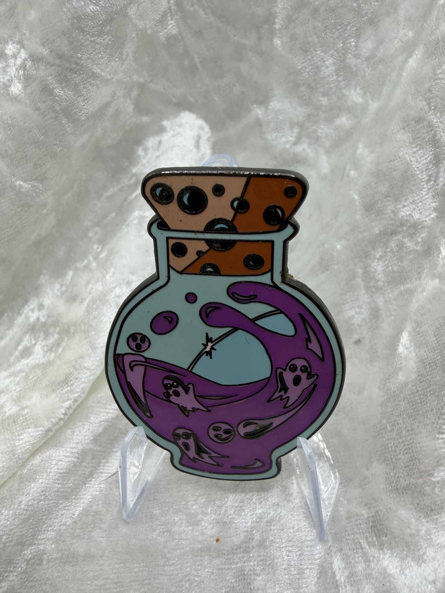 Purple Potion Bottle Ghost Fantasy Pin Le 20 By Bendiesticks
