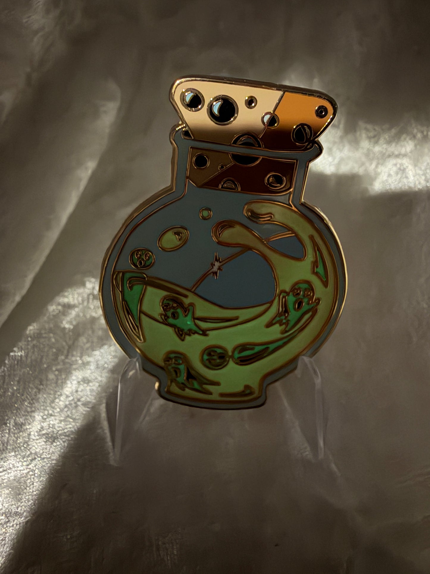 Red Potion Bottle Ghost Fantasy Pin Le 20 By Bendiesticks