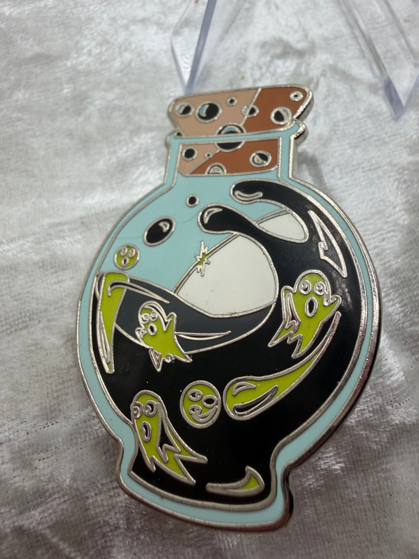 Black Potion Bottle Ghost Fantasy Pin Le 20 By Bendiesticks