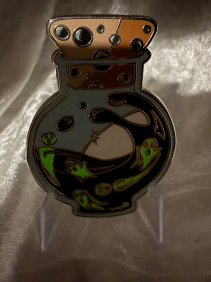 Black Potion Bottle Ghost Fantasy Pin Le 20 By Bendiesticks