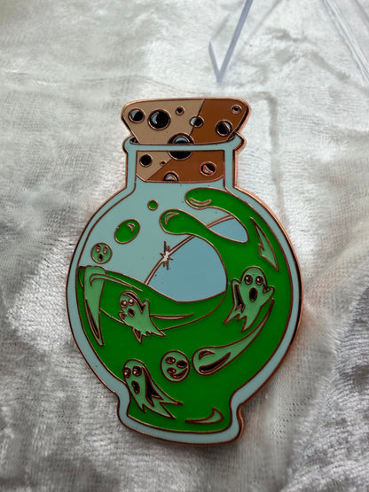 Green Potion Bottle Ghost Fantasy Pin Le 20 By Bendiesticks