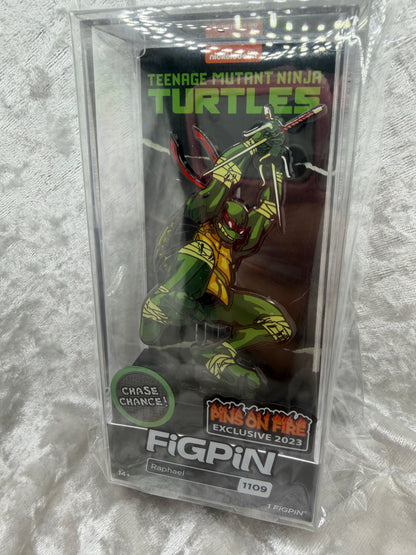 FiGPiN TMNT Teenage Mutant Ninja Turtles Raphael #1107 - Pins On Fire Exclusive Unlocked