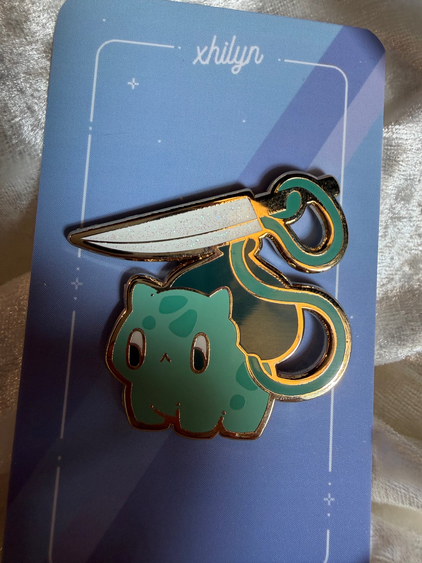 Knife Bulbasaur Enamel Pin | Gold Metal & Rainbow Knife - By Xhilyn | Fan Made