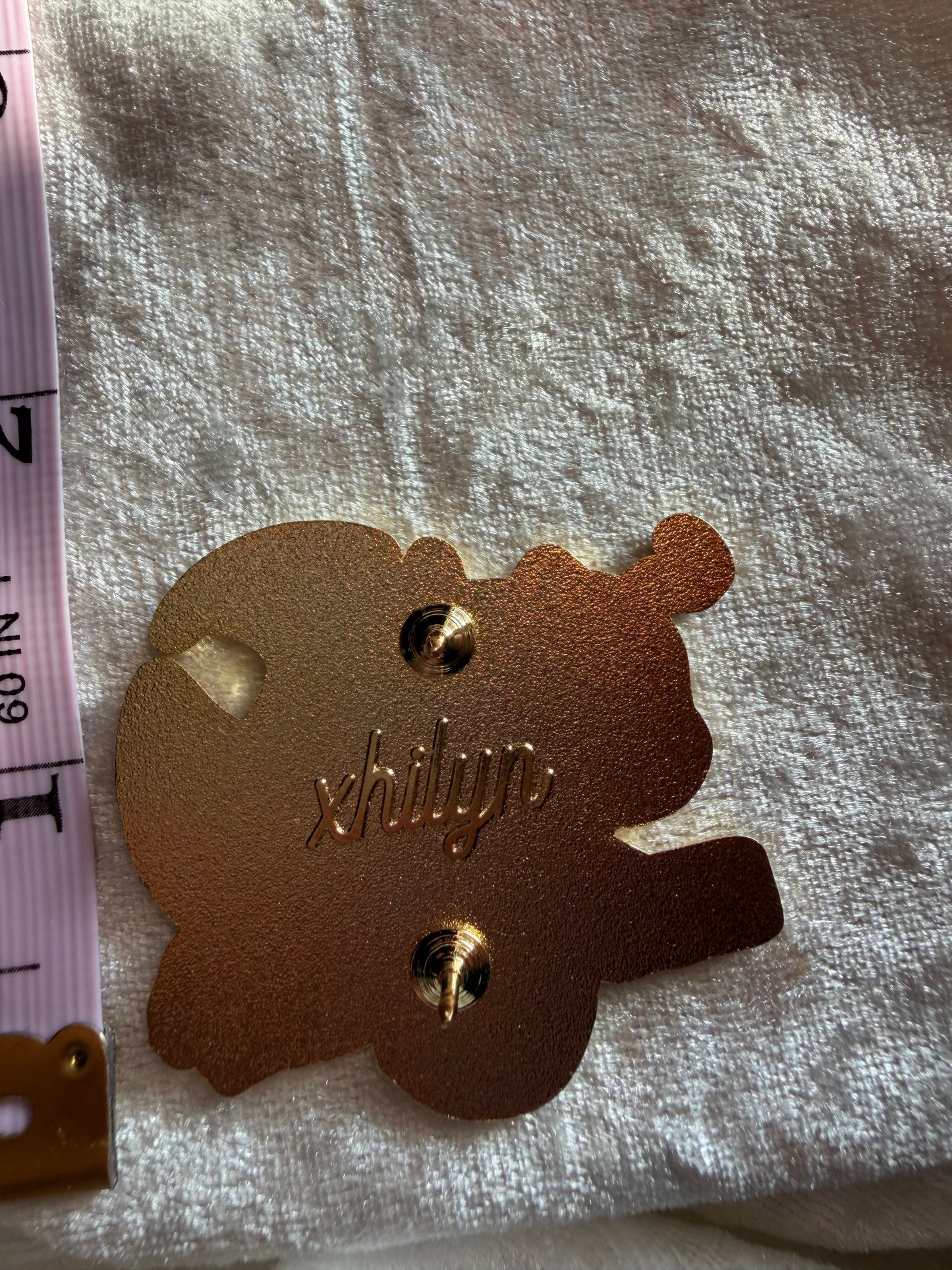 Delivery Dragonite Enamel Pin | Gold Metal, Glitter & UV Print | Xhilyn - Fan Made