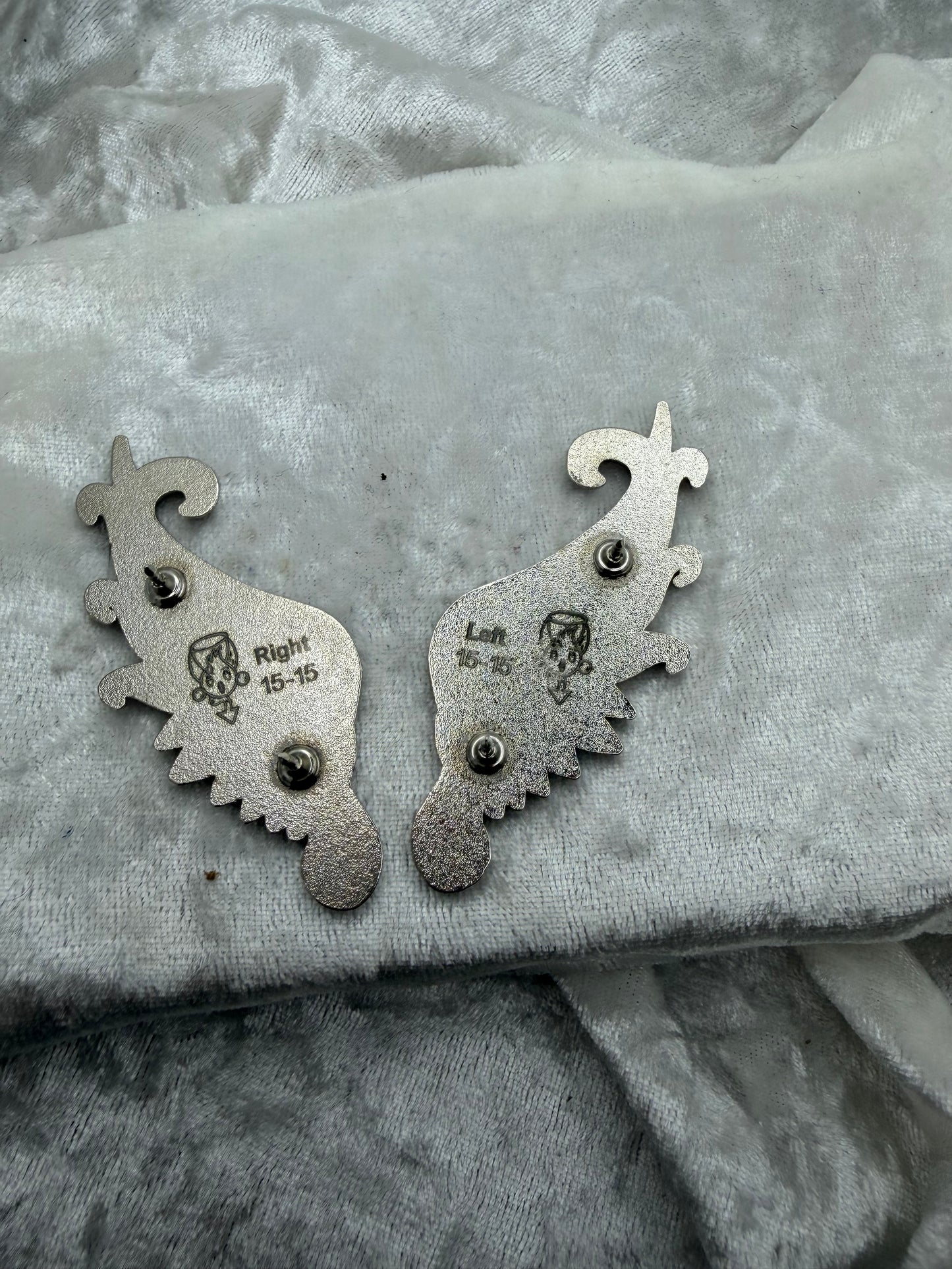 Wing Set of 2 LE 15 Pin Set - Pink and Silver - Bendiesticks