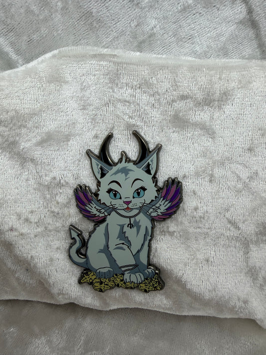 Skellie the Mouse Hunter LE 25 Pin | Designed by Bendiesticks