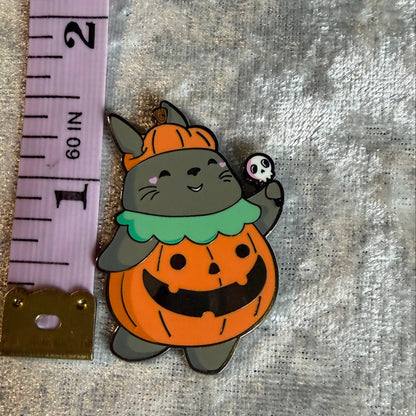 Totoro Pumpkin Enamel Pin by Unicorn Crafts | Fan Made