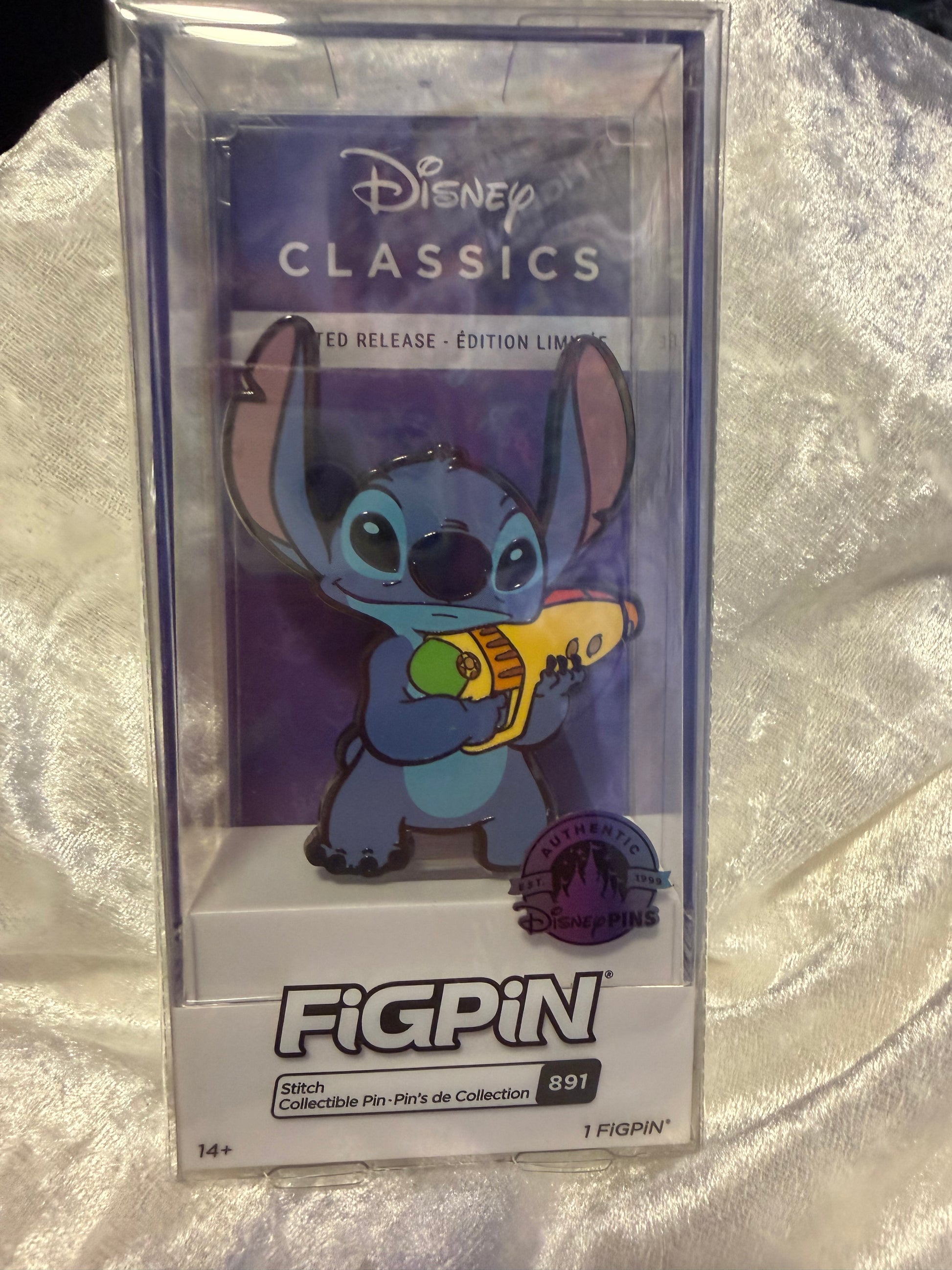 Stitch FigPin 891 Limited Release Disney Parks Exclusive in original collector packaging