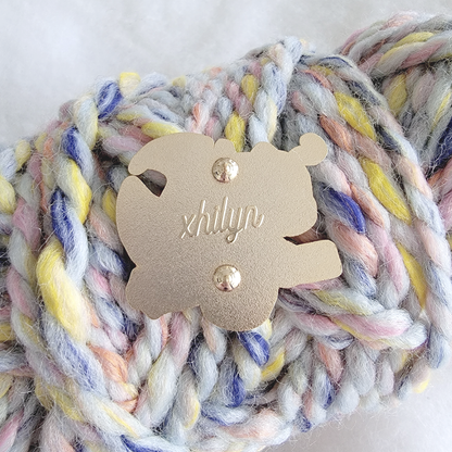 Delivery Dragonite Enamel Pin | Gold Metal, Glitter & UV Print | Xhilyn - Fan Made