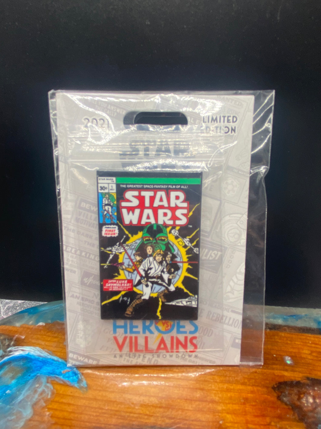 Disney WDW Heroes VS Villains Comic Book Cover Star Wars Pin Le 750