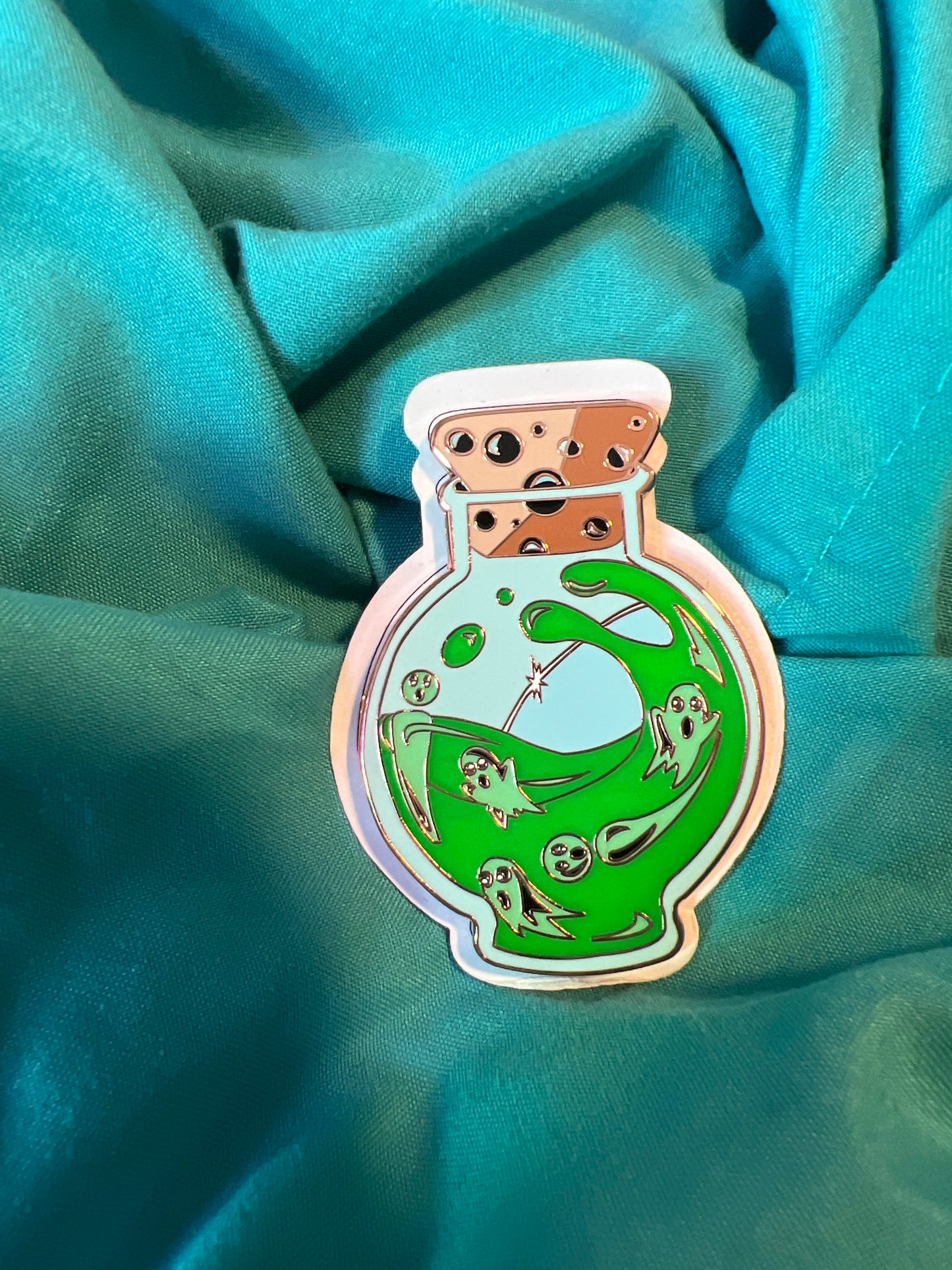 Green Potion Bottle Ghost Fantasy Pin Le 20 By Bendiesticks